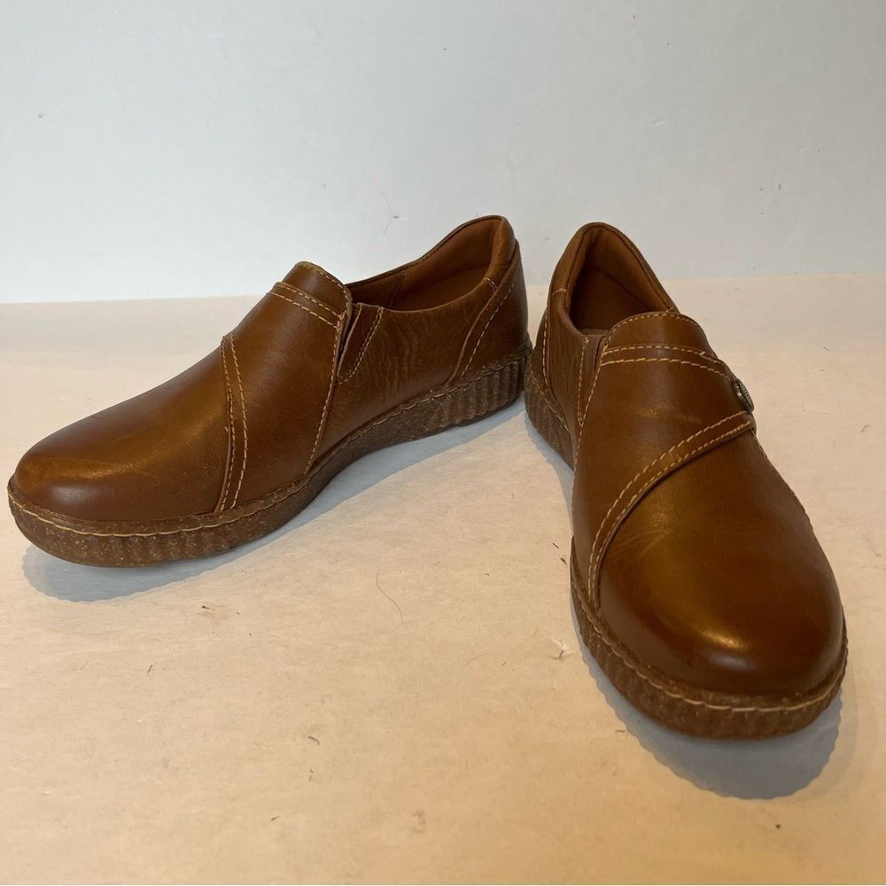 Collection by Clarks Women's slip on Brown Loafers Size 8 1/2"